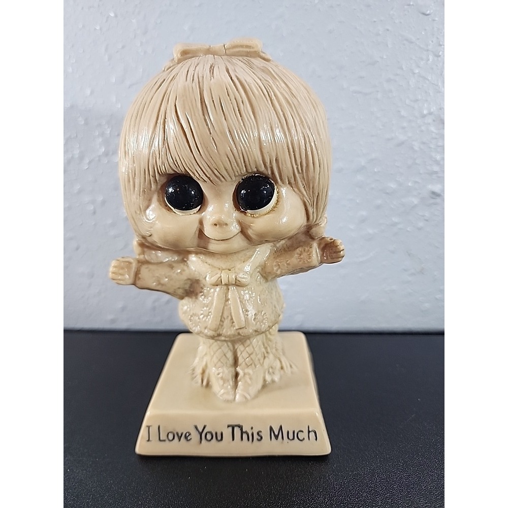 Vtg 1970 Russ Berrie Girl Figurine‎ I Love You This Much Big Eyes Pigtails Bow